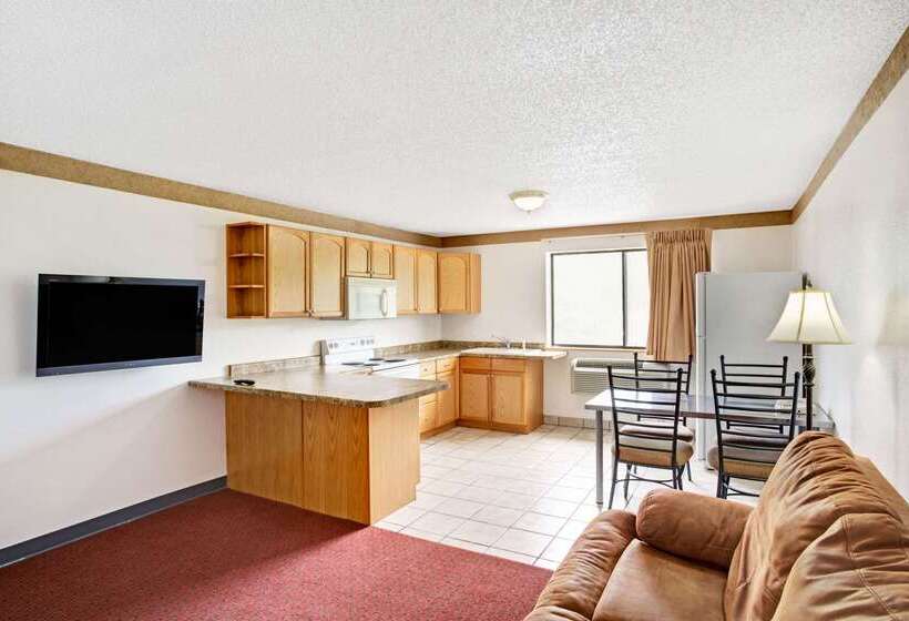 فندق على الطريق Antelope Inn & Suites