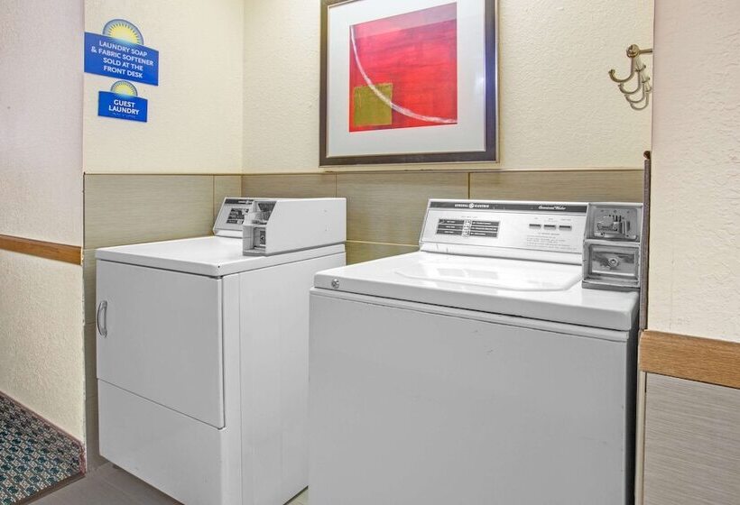 汽车旅馆  Days Inn By Wyndham Le Roy/bloomington Southeast