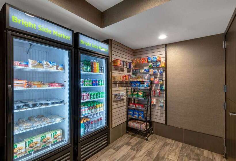 מוטל La Quinta By Wyndham Anchorage Airport