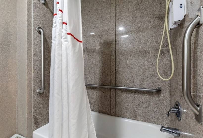 مُتل Red Roof Inn Suffolk