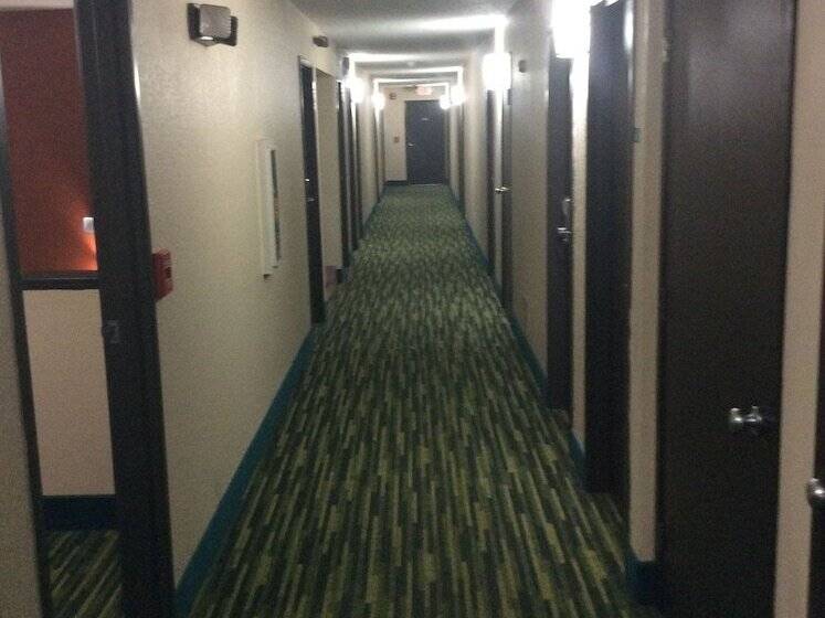 מוטל Rodeway Inn