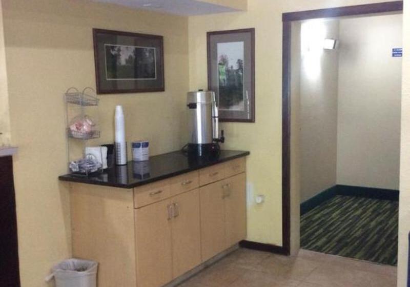 מוטל Rodeway Inn