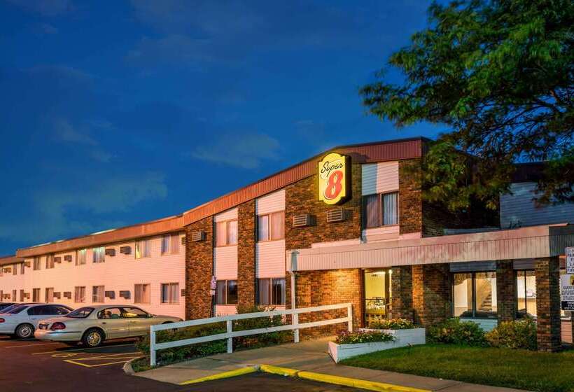 فندق على الطريق Super 8 By Wyndham Brooklyn Center/mpls