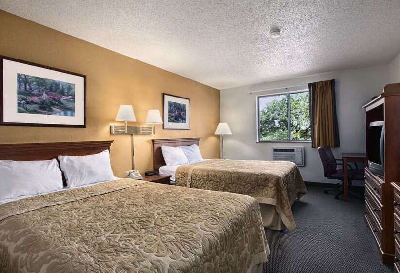 Motel Super 8 By Wyndham Canton/livonia Area