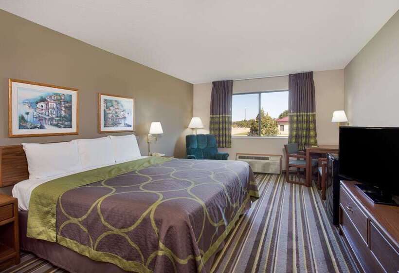 فندق على الطريق Super 8 By Wyndham Charles City