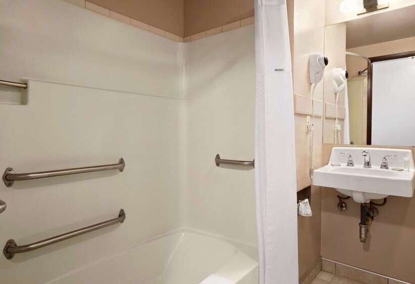 فندق على الطريق Super 8 By Wyndham Coeur D Alene