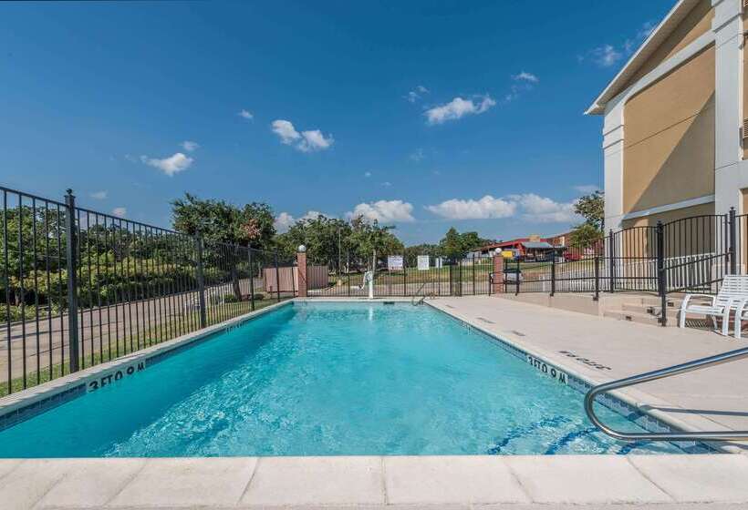 מוטל Super 8 By Wyndham Denton