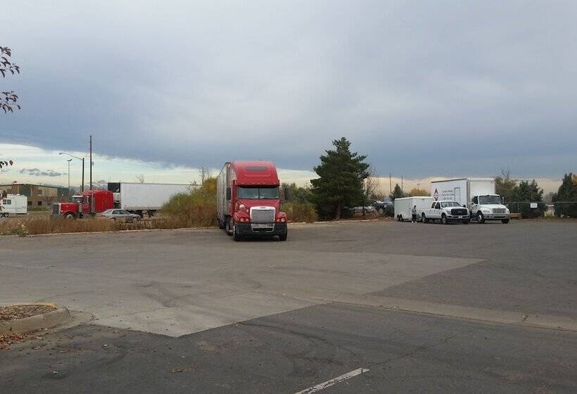 모텔 Super 8 By Wyndham Henderson North East Denver