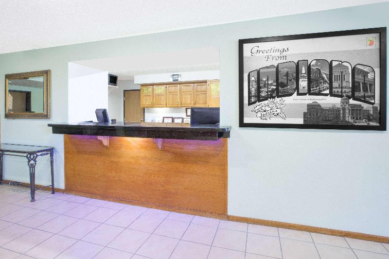 فندق على الطريق Super 8 By Wyndham Howe