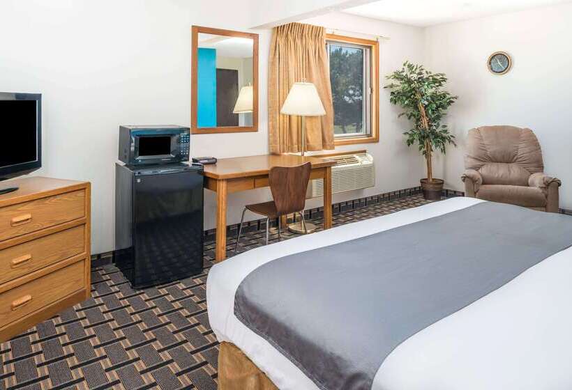 مُتل Super 8 By Wyndham Lincoln West