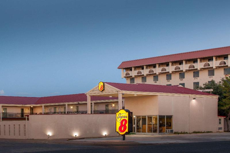 مُتل Super 8 By Wyndham Lubbock Civic Center North