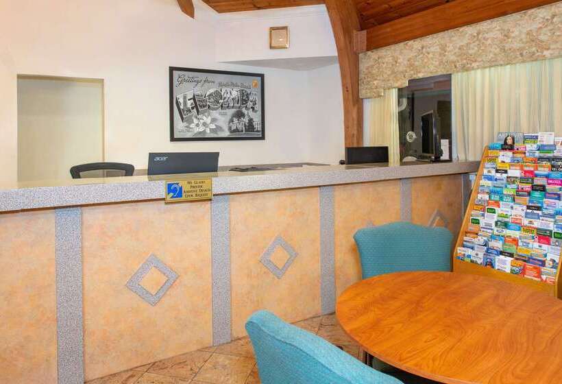 فندق على الطريق Super 8 By Wyndham North Palm Beach