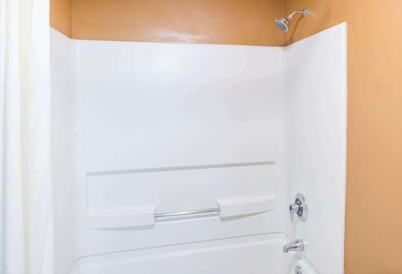 فندق على الطريق Super 8 By Wyndham Plattsburgh