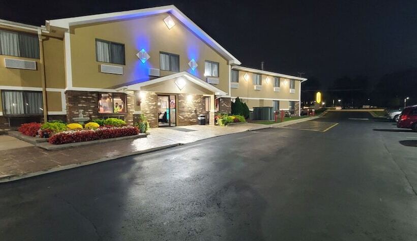 فندق على الطريق Super 8 By Wyndham Sterling Heights/detroit Area
