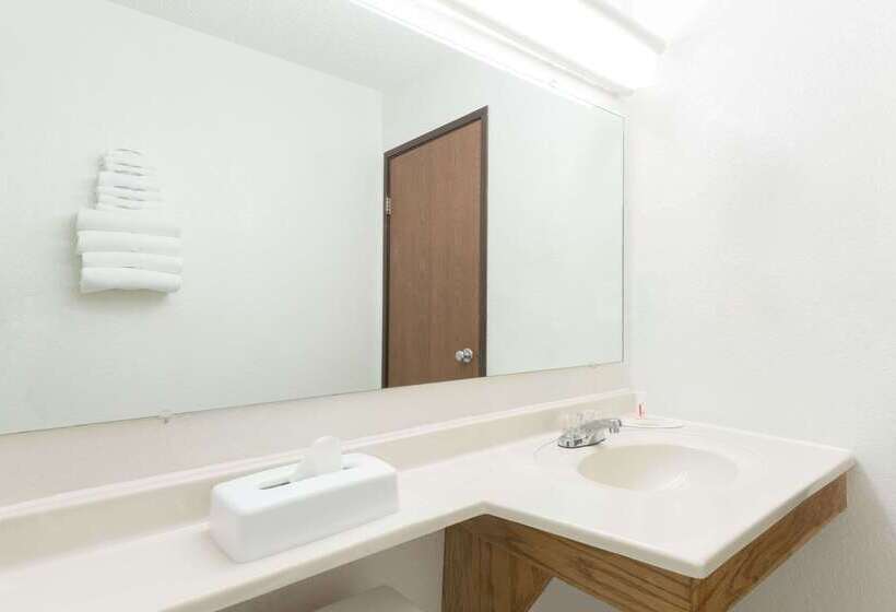 모텔 Super 8 By Wyndham Twinsburg/cleveland Area