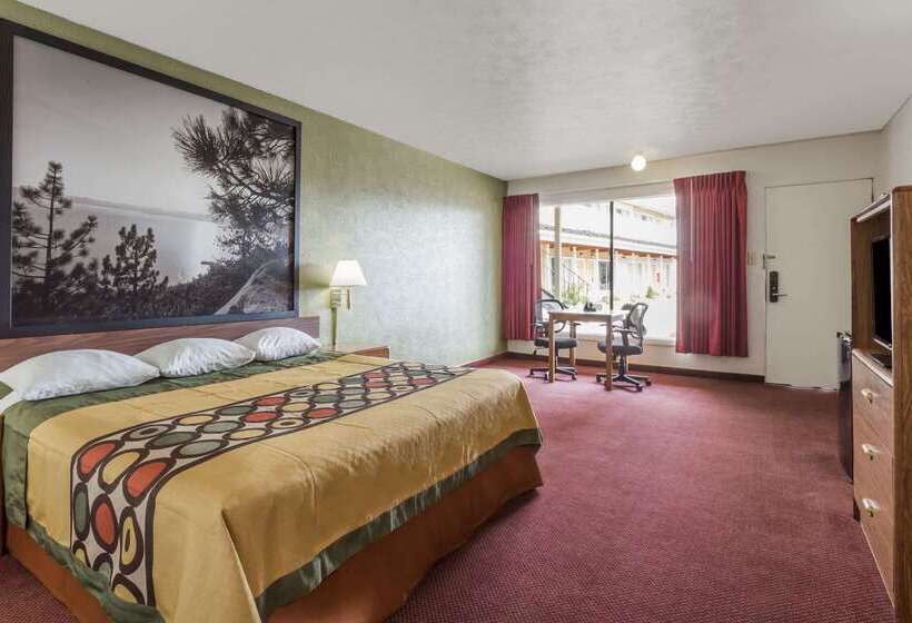 فندق على الطريق Super 8 By Wyndham Wells