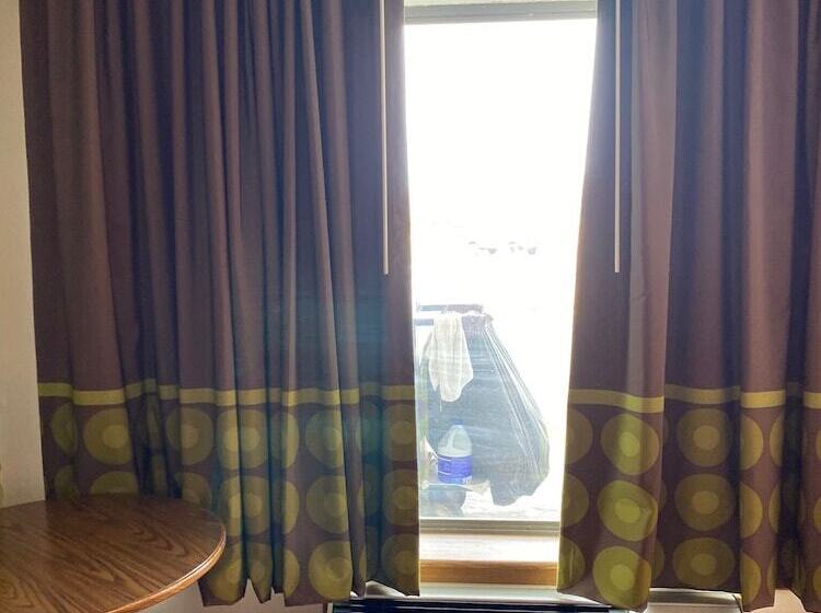 فندق على الطريق Super 8 By Wyndham Wells