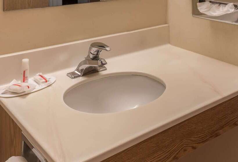 모텔 Super 8 By Wyndham Woodburn