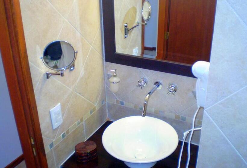 هتل Ayres Del Este