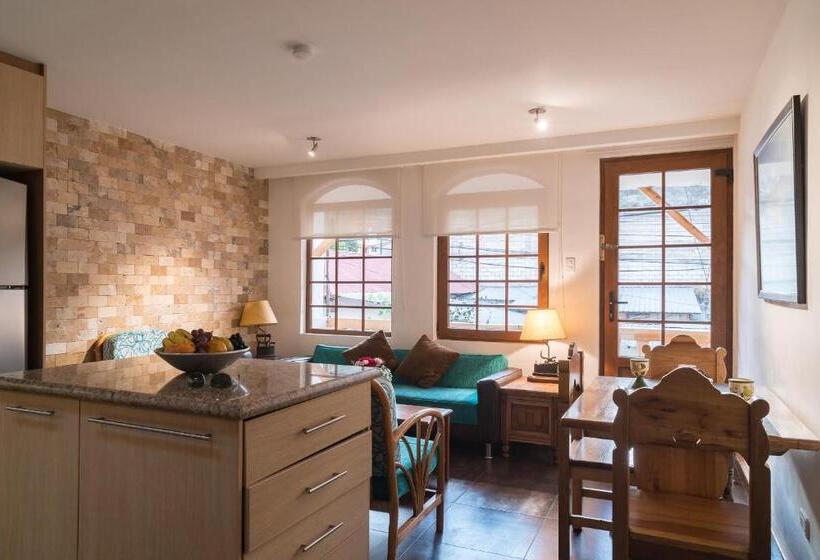 هتل Casa Del Balcon