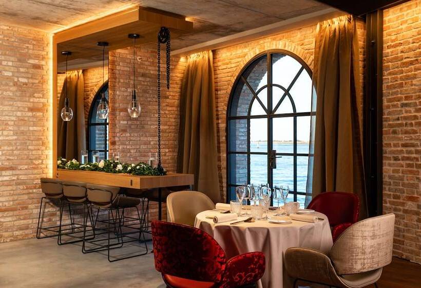 هتل NH Collection Murano Villa