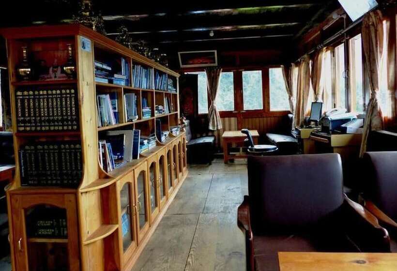 هتل Lukla Airport Resort, Lukla