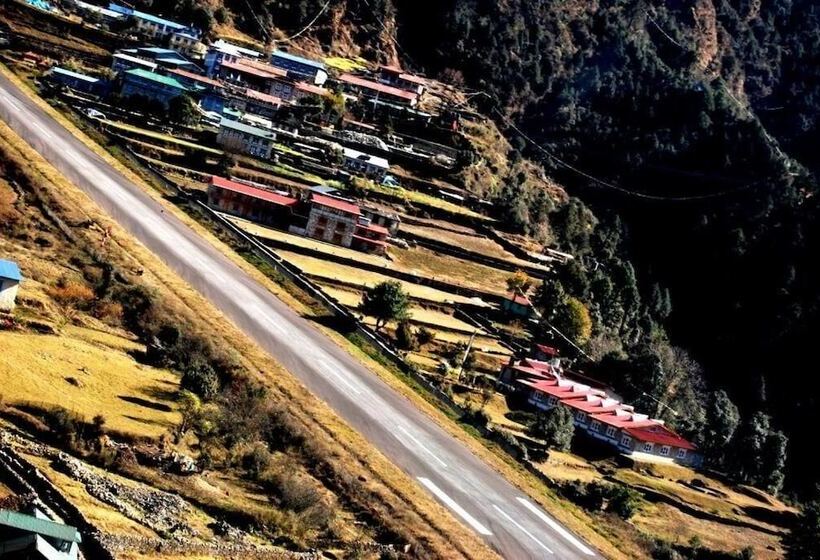 هتل Lukla Airport Resort, Lukla