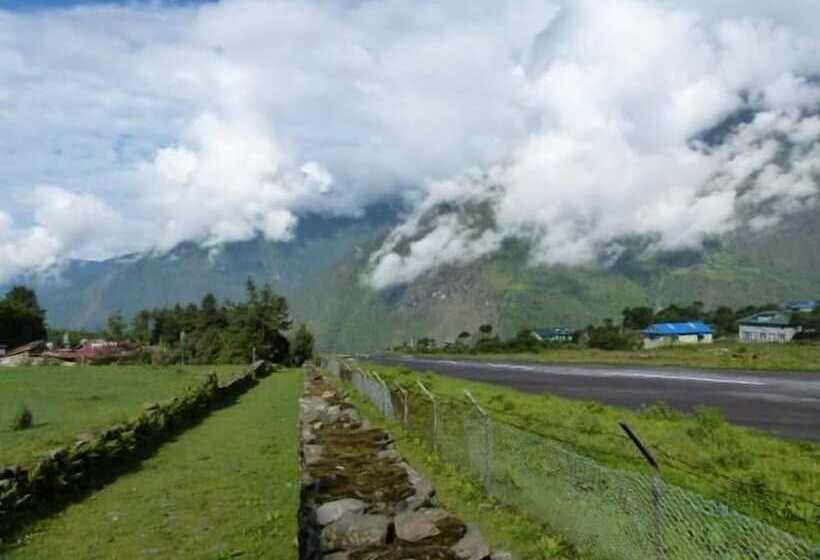 هتل Lukla Airport Resort, Lukla