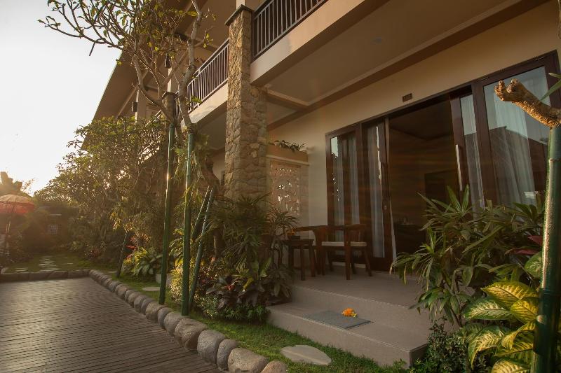 هتل The Mudru Resort By Pramana Villas