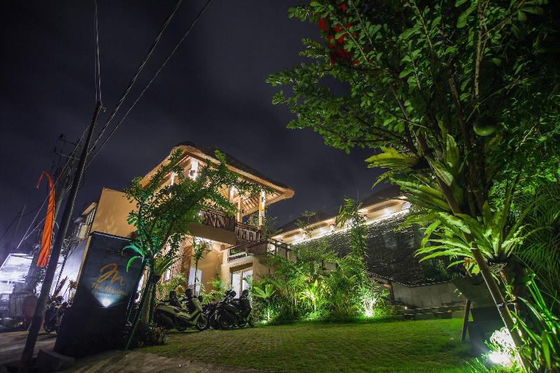هتل The Mudru Resort By Pramana Villas