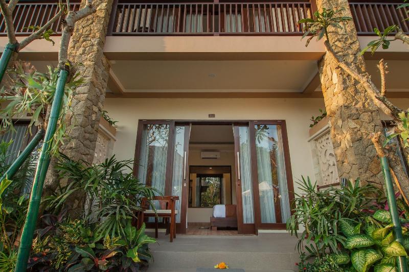 هتل The Mudru Resort By Pramana Villas