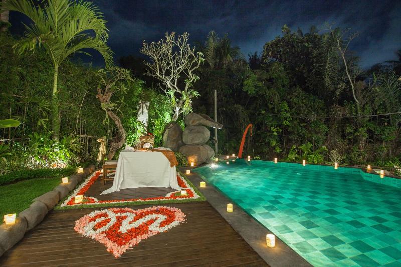 هتل The Mudru Resort By Pramana Villas
