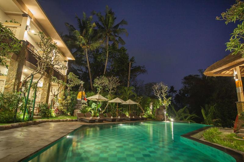 هتل The Mudru Resort By Pramana Villas