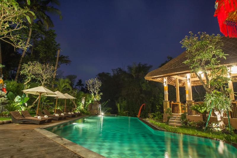 هتل The Mudru Resort By Pramana Villas