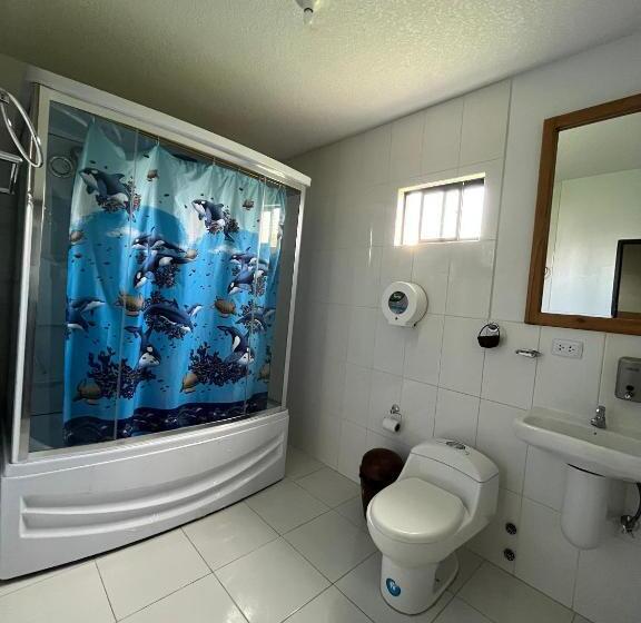 هتل Hostal Alpachaca   New Quito Airport