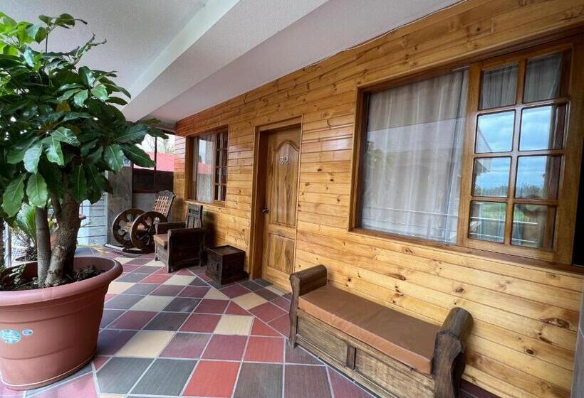هتل Hostal Alpachaca   New Quito Airport
