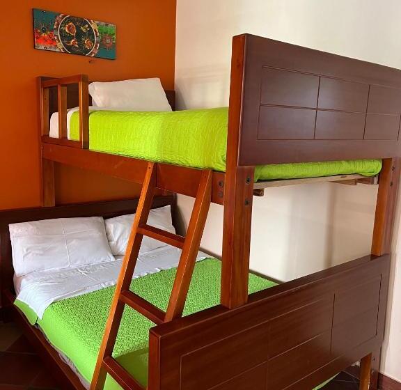 هتل Hostal Alpachaca   New Quito Airport