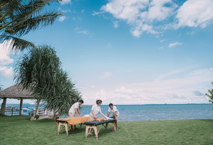 هتل The Kelong Trikora Resort