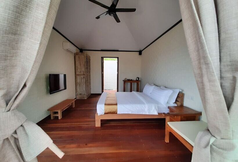 هتل The Kelong Trikora Resort