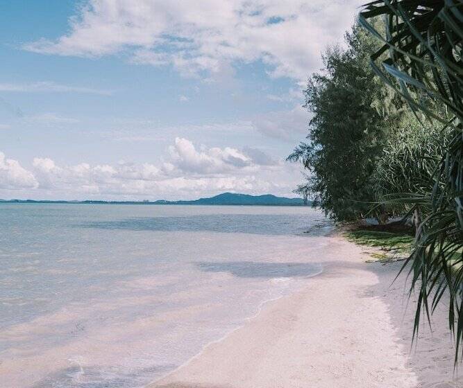 هتل The Kelong Trikora Resort