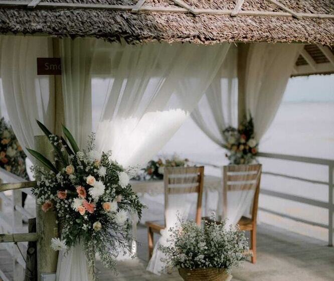 هتل The Kelong Trikora Resort