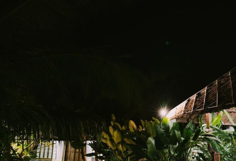 هتل The Kelong Trikora Resort