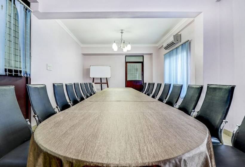 Itsy Hotels Ammu Regency