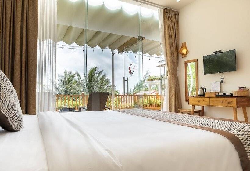 Naomi Resort