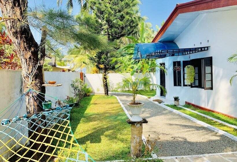 پانسیون Michs Beach Villa   Maggona