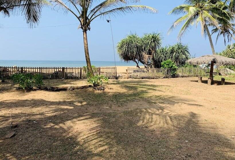پانسیون Michs Beach Villa   Maggona