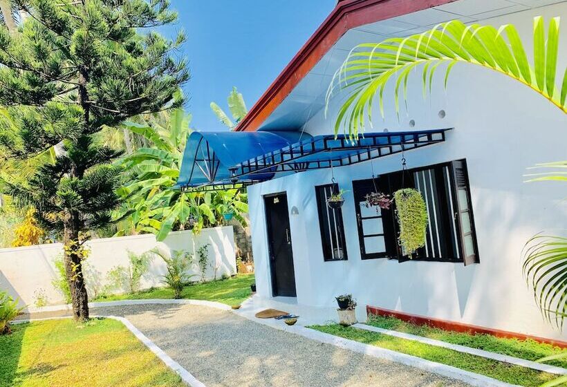 پانسیون Michs Beach Villa   Maggona