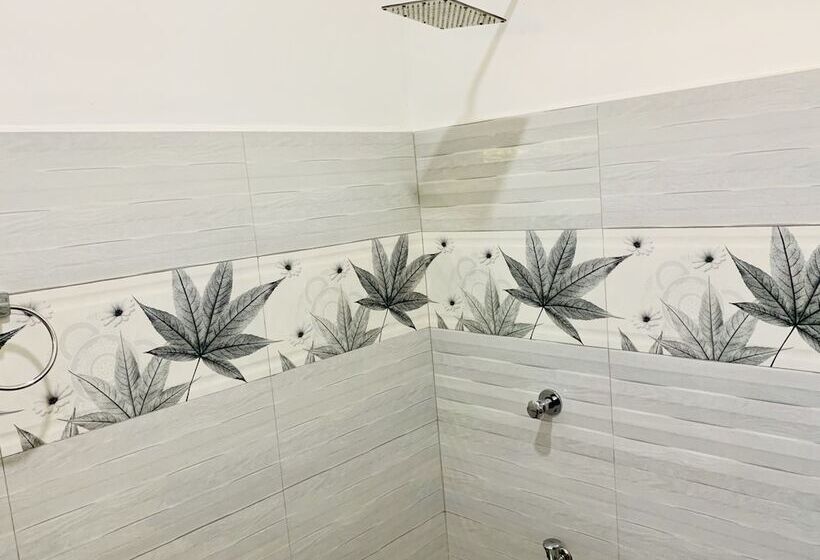 پانسیون Michs Beach Villa   Maggona