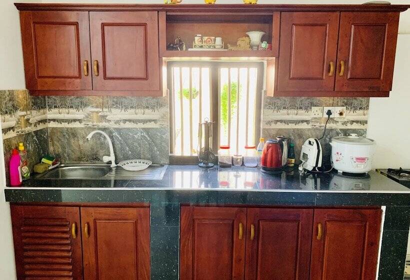 پانسیون Michs Beach Villa   Maggona