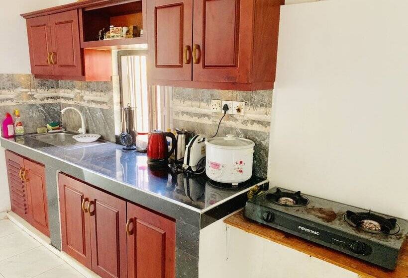 پانسیون Michs Beach Villa   Maggona